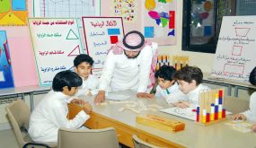 المدارس السعودية تستقبل الطلاب بالورود في أول أيام الدراسة