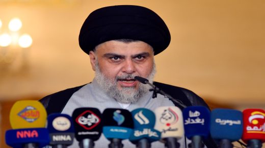 معلومات عن الزعيم الشيعي مقتدى الصدر الذي أثار إعتزاله توترا في البلاد