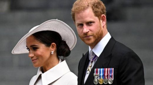 الأمير هاري يطالب العائلة المالكة بالاعتذار لزوجته